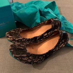 Black + Cream Beautiful Teiks